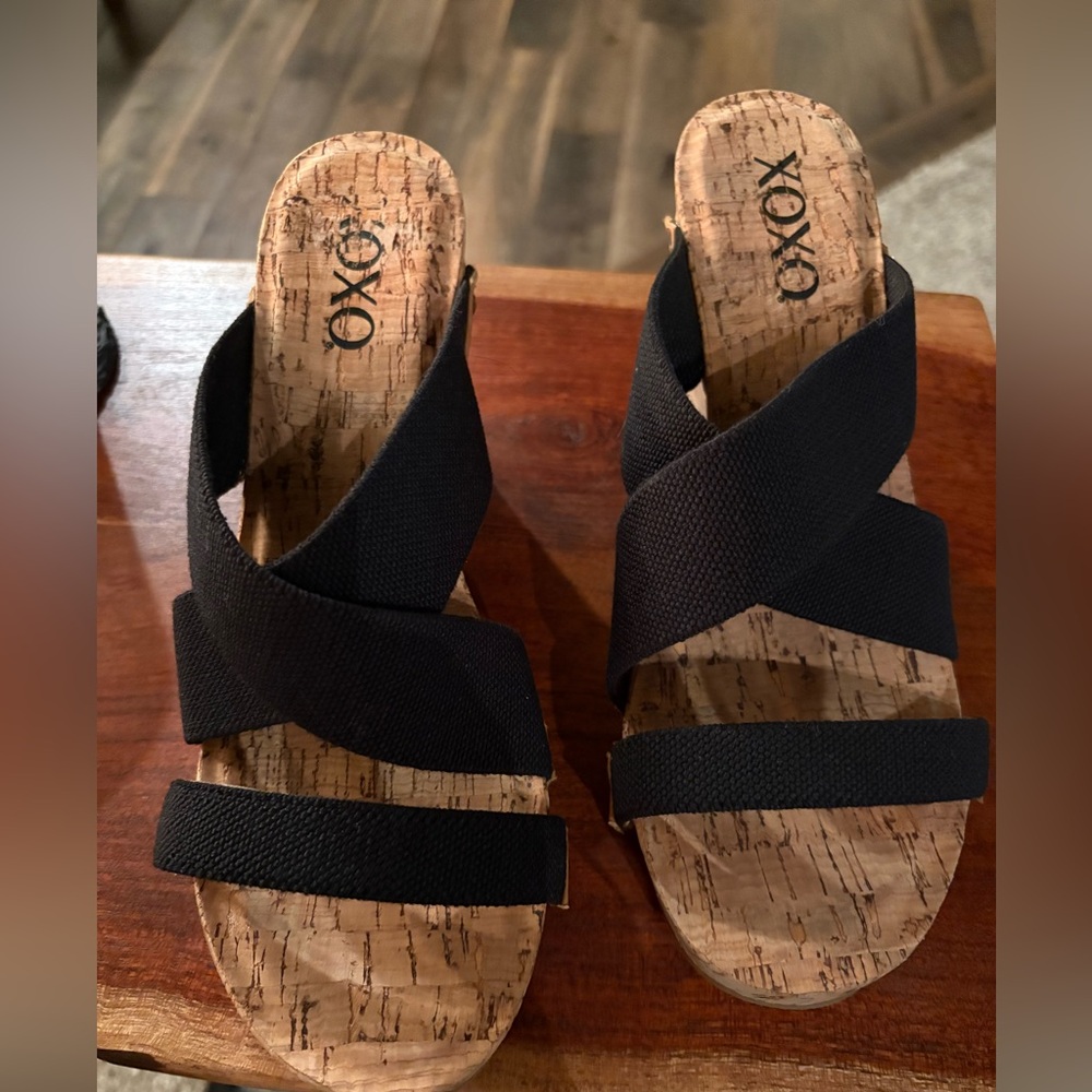 XOXO Women's Black Cork Sandals